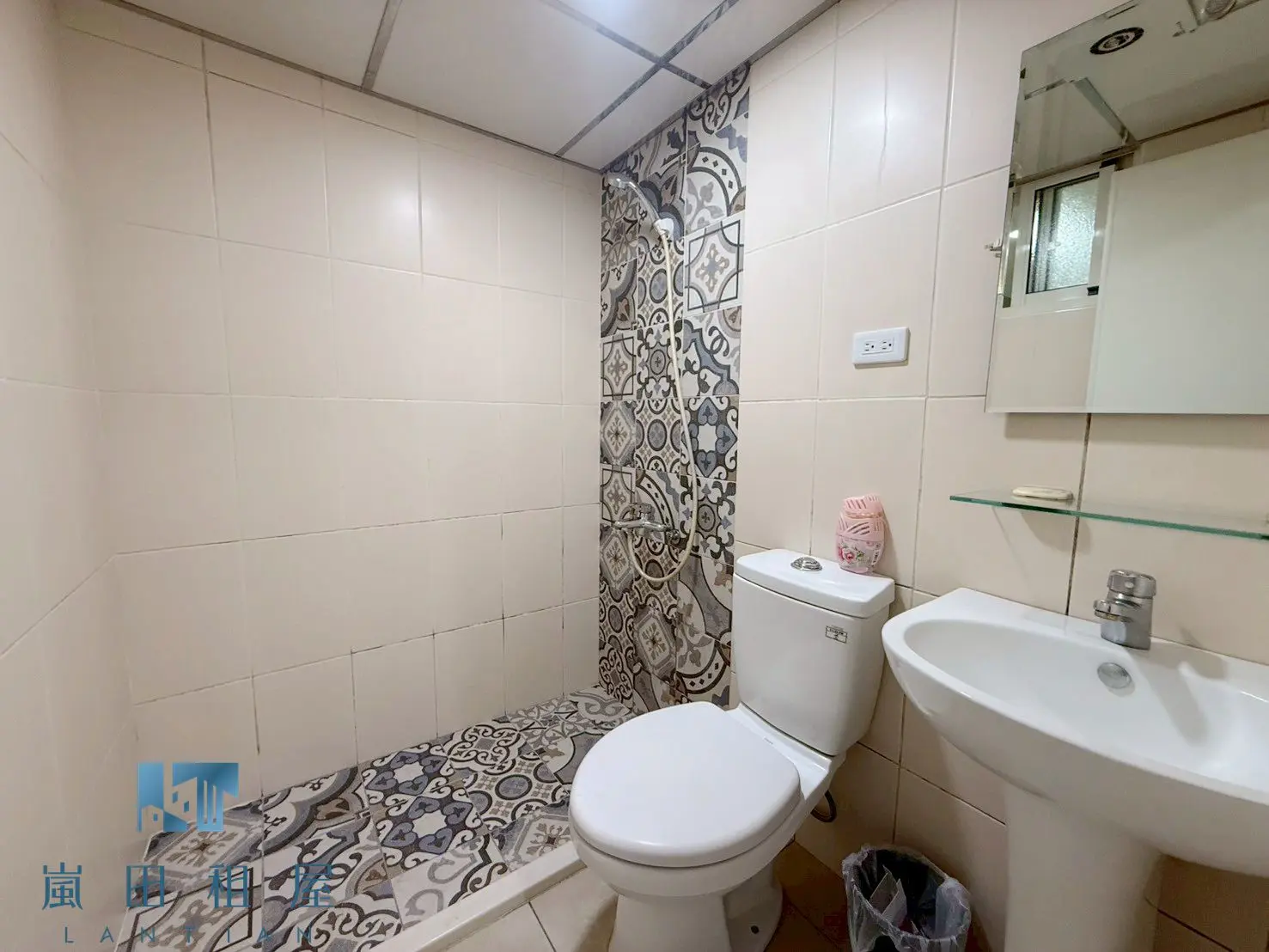 Room for rent in North District, Taichung City | NT$ 9 300 | 7 ping slide 3