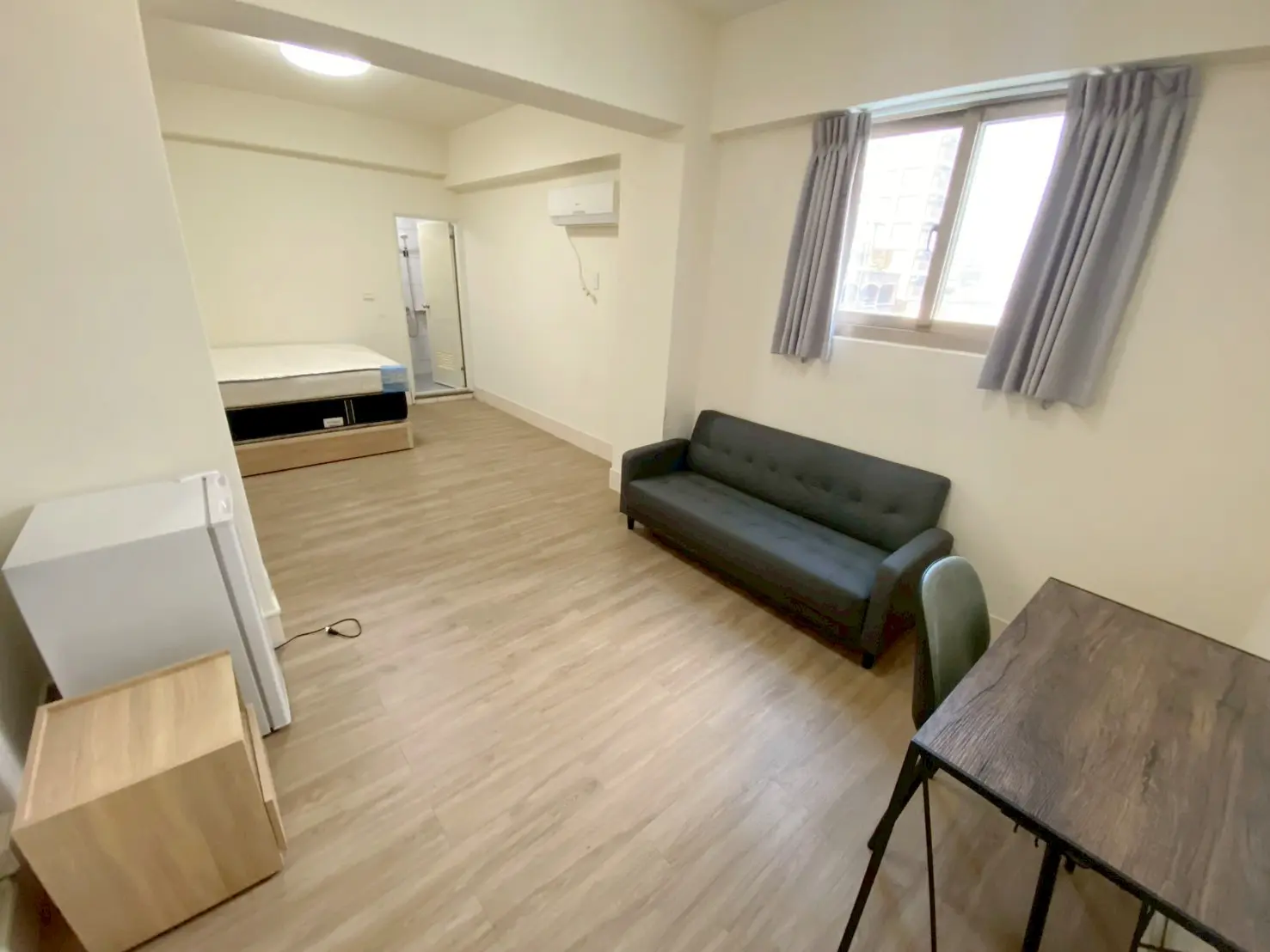 Room for rent in Nantun District, Taichung City | NT$ 10 000 | 7 ping slide 3