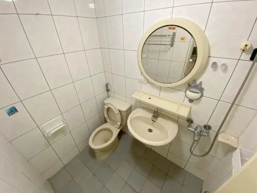 Room for rent in Nantun District, Taichung City | NT$ 10 000 | 7 ping slide 5