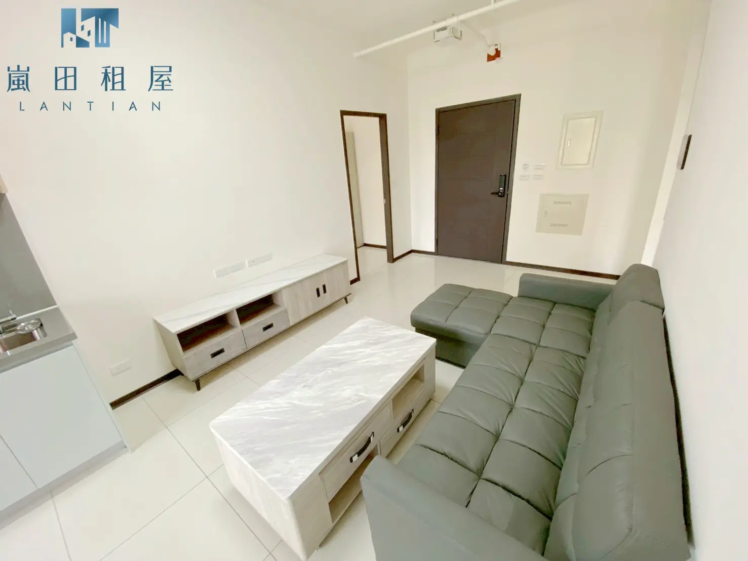 2 bedrooms apartment for rent in Qingshui District, Taichung City | NT$ 20 000 | 19 ping slide 2