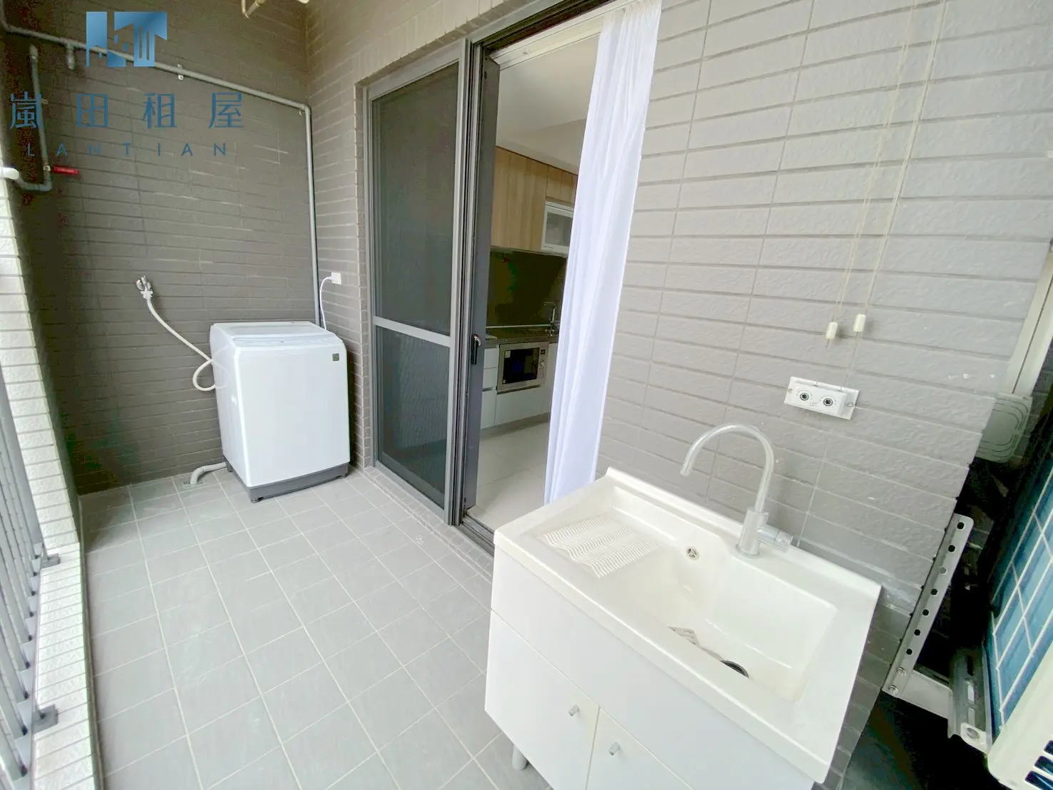 2 bedrooms apartment for rent in Qingshui District, Taichung City | NT$ 20 000 | 19 ping slide 8