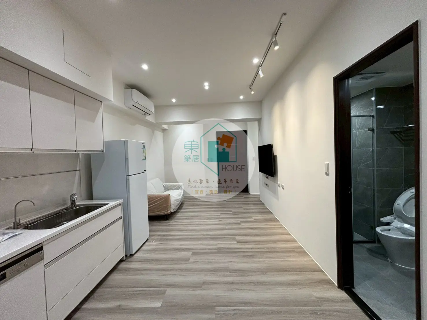 2 bedrooms apartment for rent in East District, Tainan City | TWD 25 000 | 15 ping slide 2