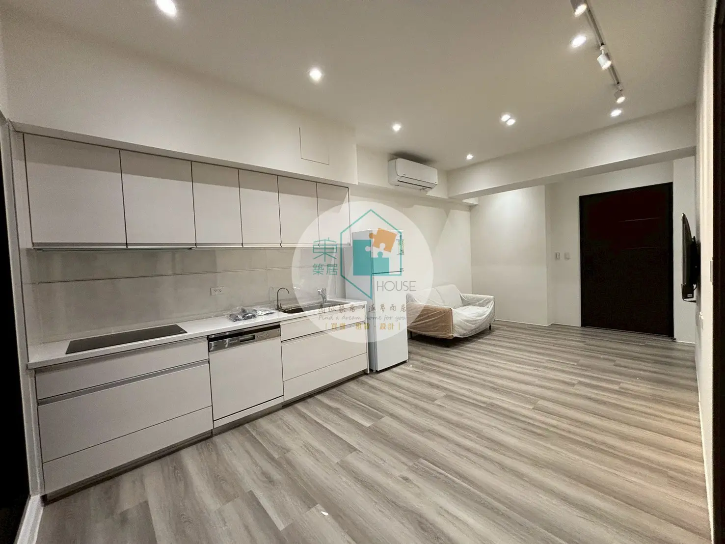 2 bedrooms apartment for rent in East District, Tainan City | TWD 25 000 | 15 ping slide 1