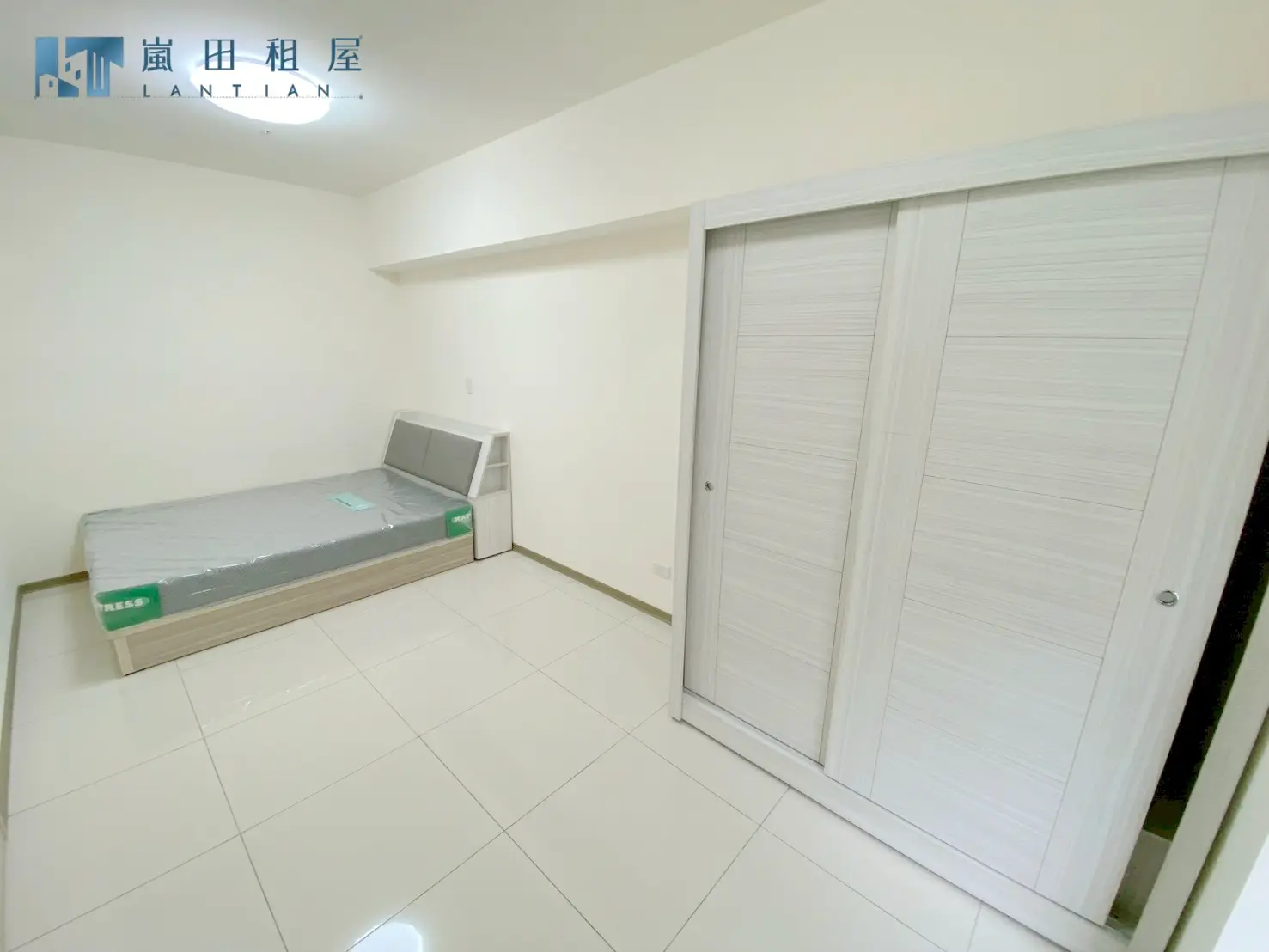 2 bedrooms apartment for rent in Xitun District, Taichung City | NT$ 30 000 | 16 ping slide 4