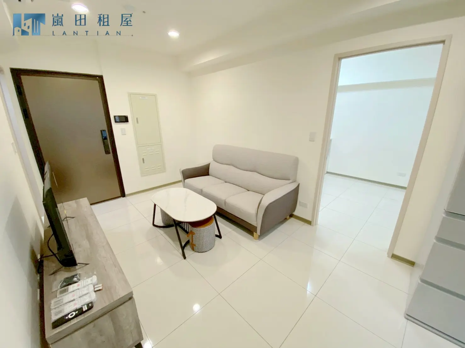 2 bedrooms apartment for rent in Xitun District, Taichung City | NT$ 30 000 | 16 ping slide 1