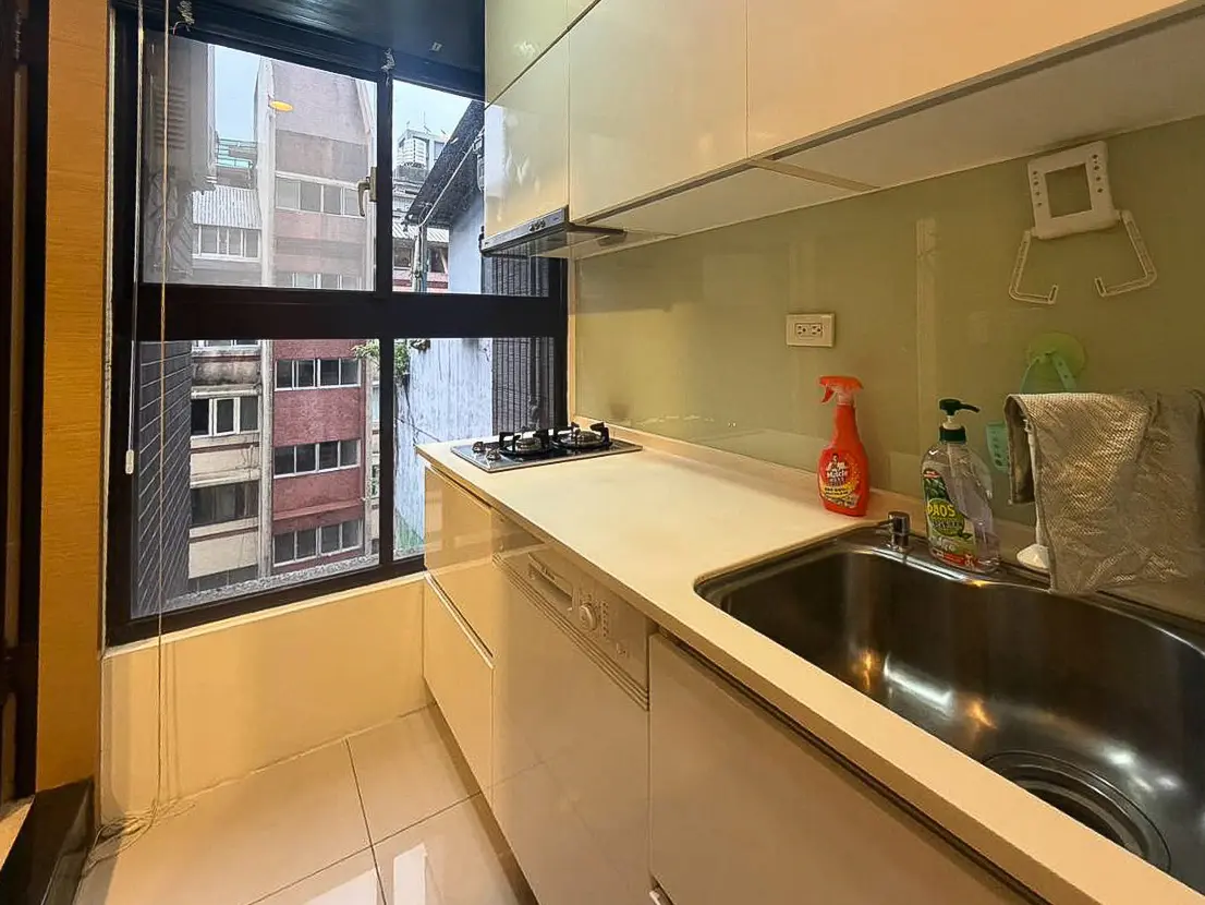 2 bedrooms apartment for rent in Daan District, Taipei City | NT$ 56 000 | 15 ping slide 3
