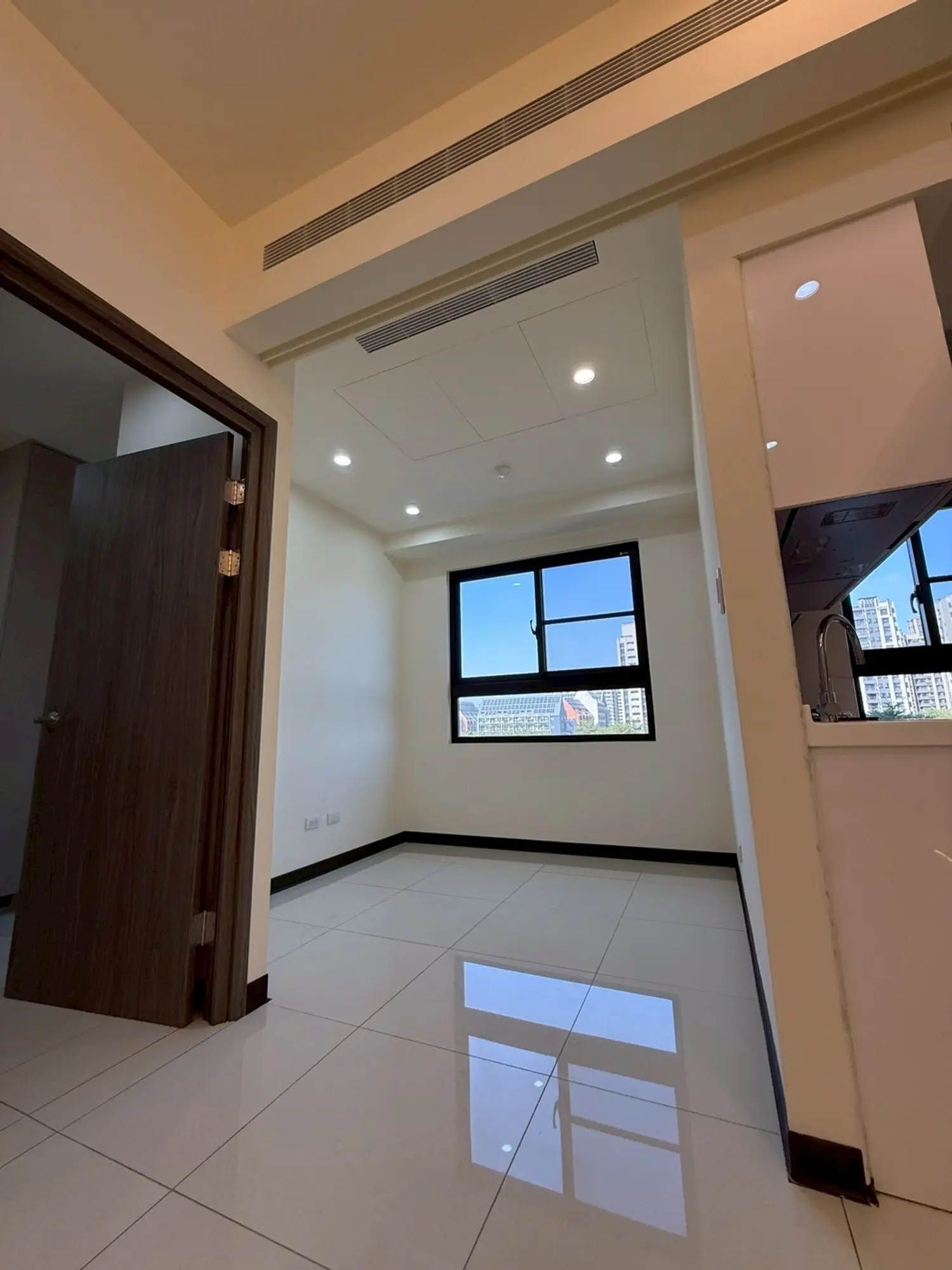 2 bedrooms apartment for rent TWD 23 000 - 22 ping - Gueiren District, Tainan City slide 4