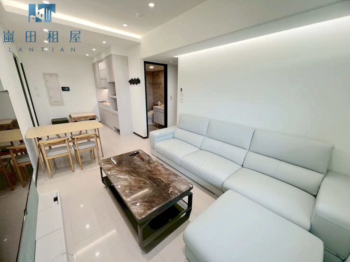 2 bedrooms apartment for rent in Wuqi District, Taichung City | NT$ 19 000 | 20 ping slide 1