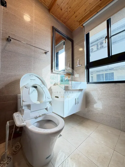 Apartment for rent TWD 43 000 - Section 2, Yonghua Road - 3 bedrooms