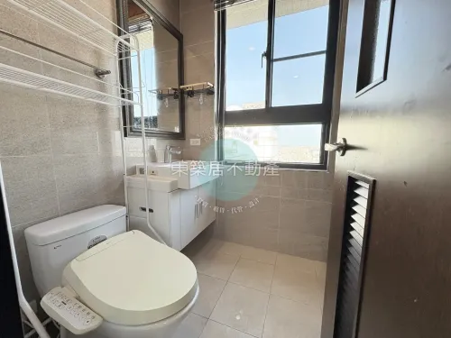 Apartment for rent TWD 40 800 - Section 2, Yonghua Road - 3 bedrooms