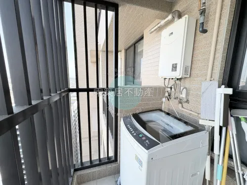 Apartment for rent TWD 40 800 - Section 2, Yonghua Road - 3 bedrooms