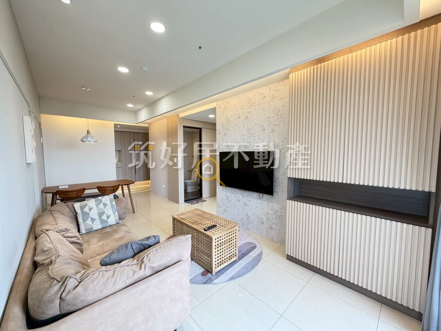 2 bedrooms apartment for rent TWD 33 800 - 20 ping - West Central District, Tainan City slide 1