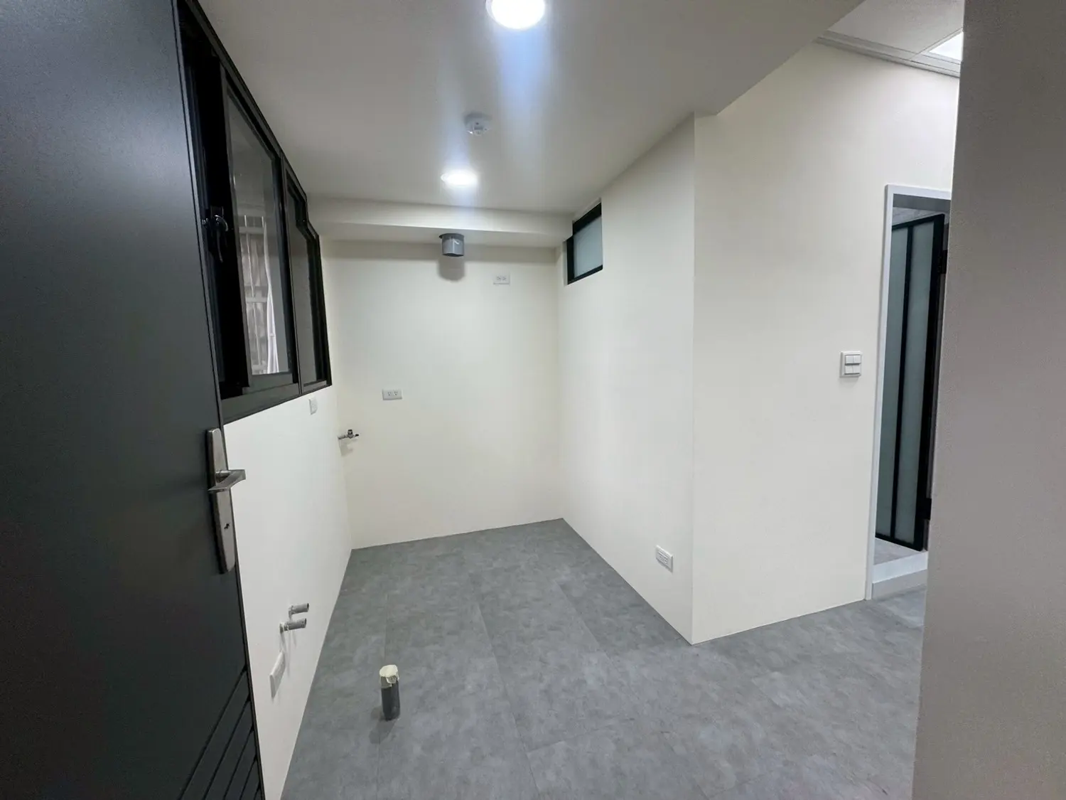 1 room apartment for rent TWD 50 000 - 19 ping - Zhongzheng District,Taipei City slide 3
