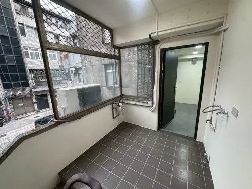 Apartment for rent TWD 50 000 - Section 1, Xinsheng South Road - 1 room