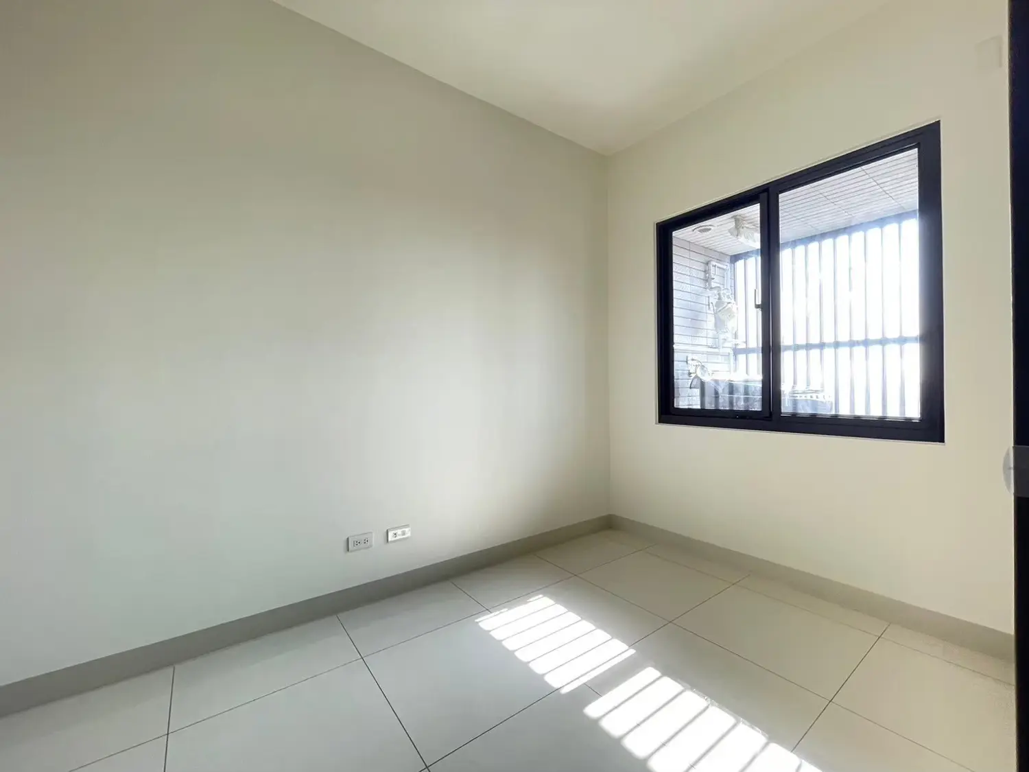 2 bedrooms apartment for rent TWD 25 000 - 14 ping - Fengshan District,Kaohsiung City slide 3