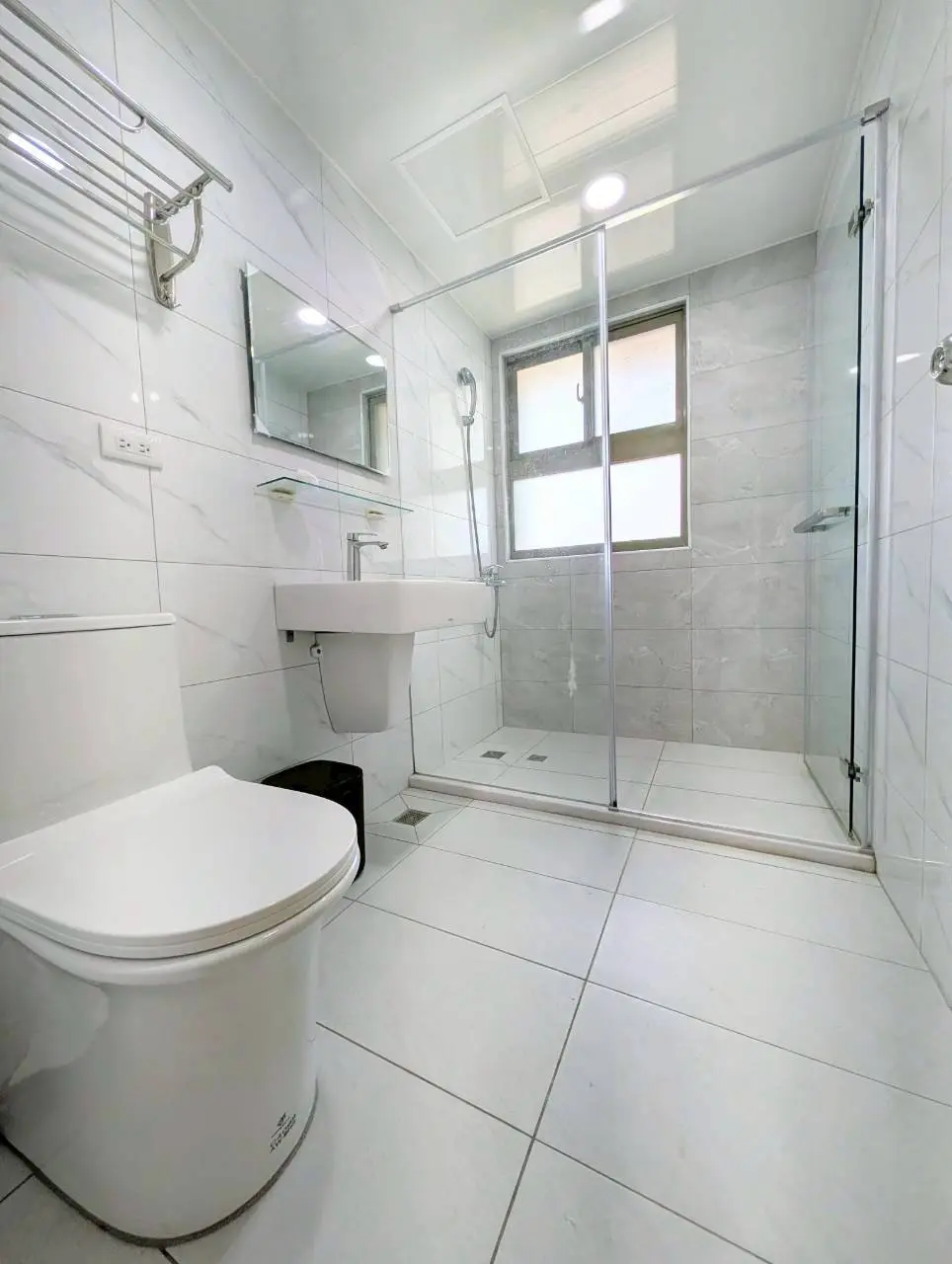 3 bedrooms apartment for rent in Lingya District, Kaohsiung City | NT$ 29 500 | 24 ping slide 9