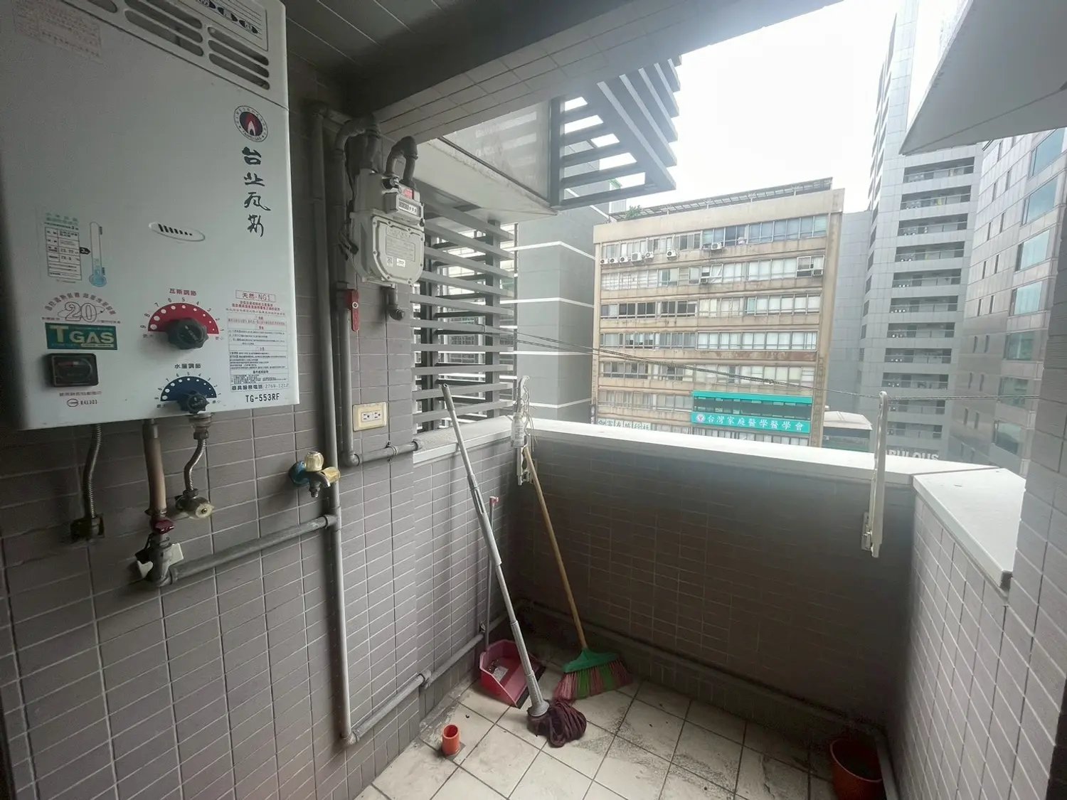 Studio apartment for rent TWD 33 800 - 10 ping - Zhongshan District,Taipei City slide 4