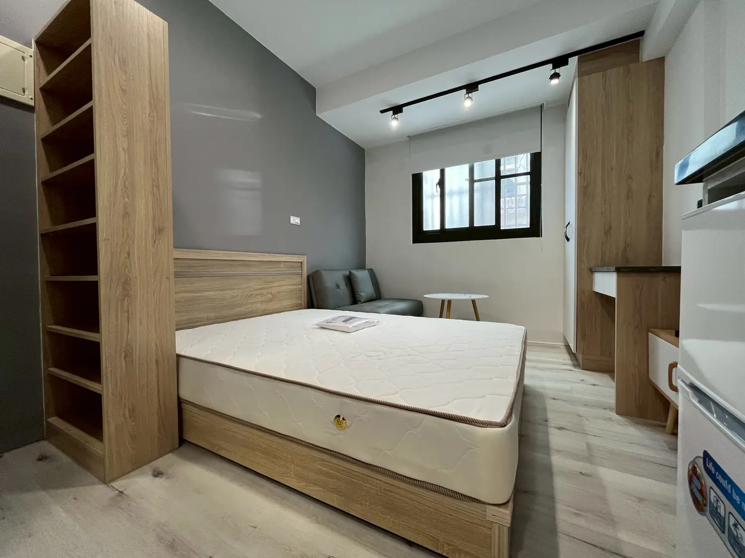 Room for rent in North District, Taichung City | NT$ 12 000 | 7 ping slide 2