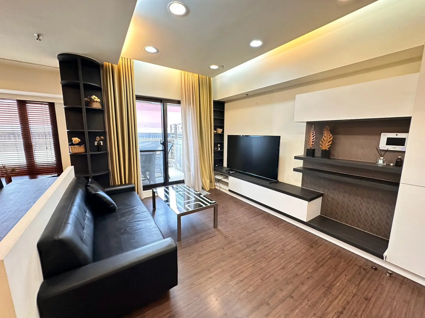 2 bedrooms apartment for rent in Datong District, Taipei City | NT$ 80 000 | 30 ping slide 1