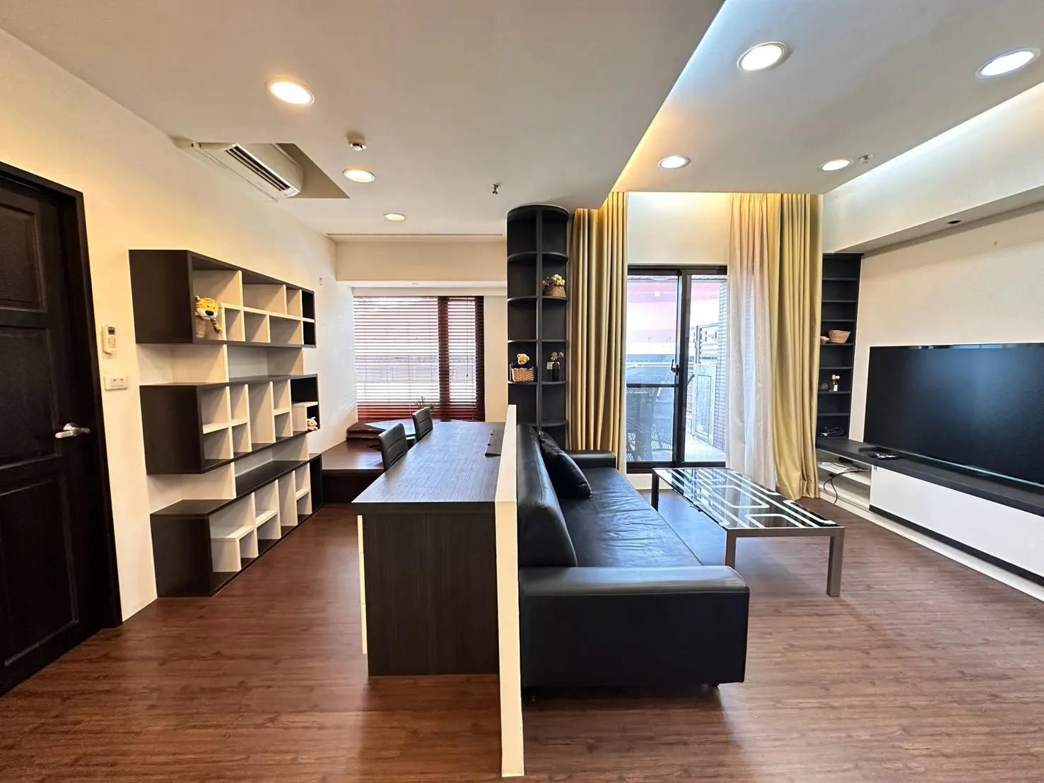 2 bedrooms apartment for rent in Datong District, Taipei City | NT$ 80 000 | 30 ping slide 2
