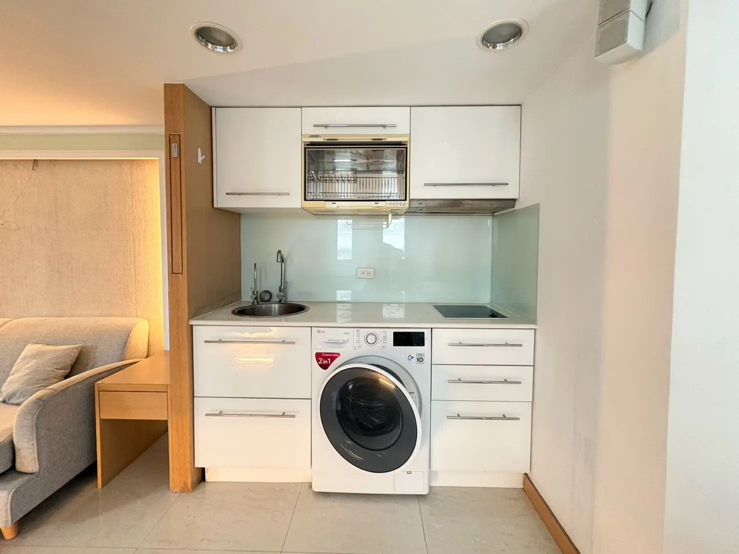 1 room apartment for rent in Daan District, Taipei City | NT$ 39 000 | 8 ping slide 1