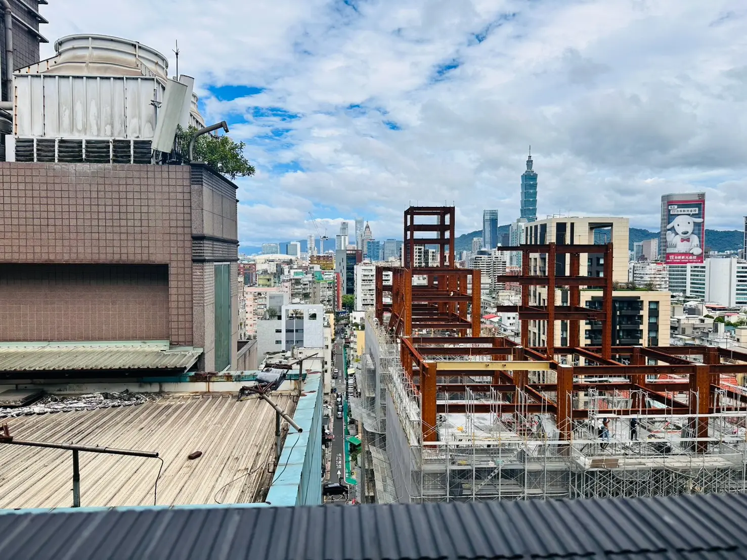 1 room apartment for rent in Daan District, Taipei City | NT$ 56 999 | 15 ping slide 4