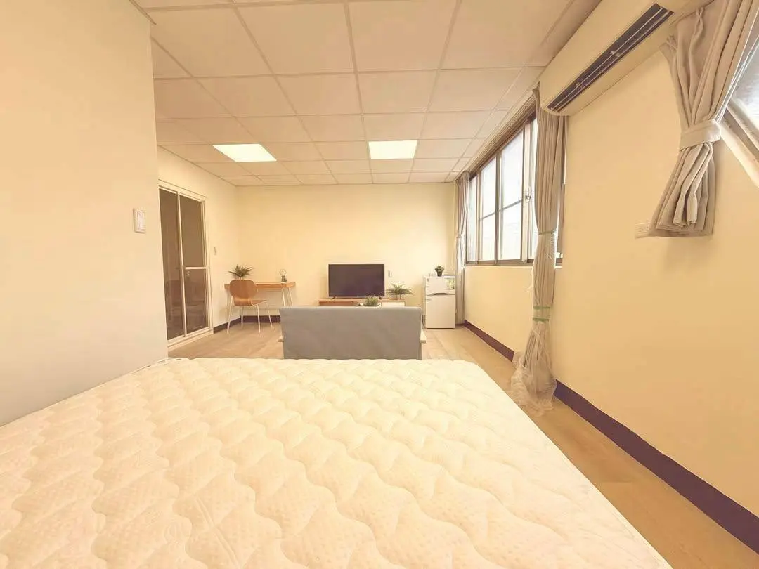 Room for rent in Wanhua District, Taipei City | NT$ 24 000 | 8 ping slide 0