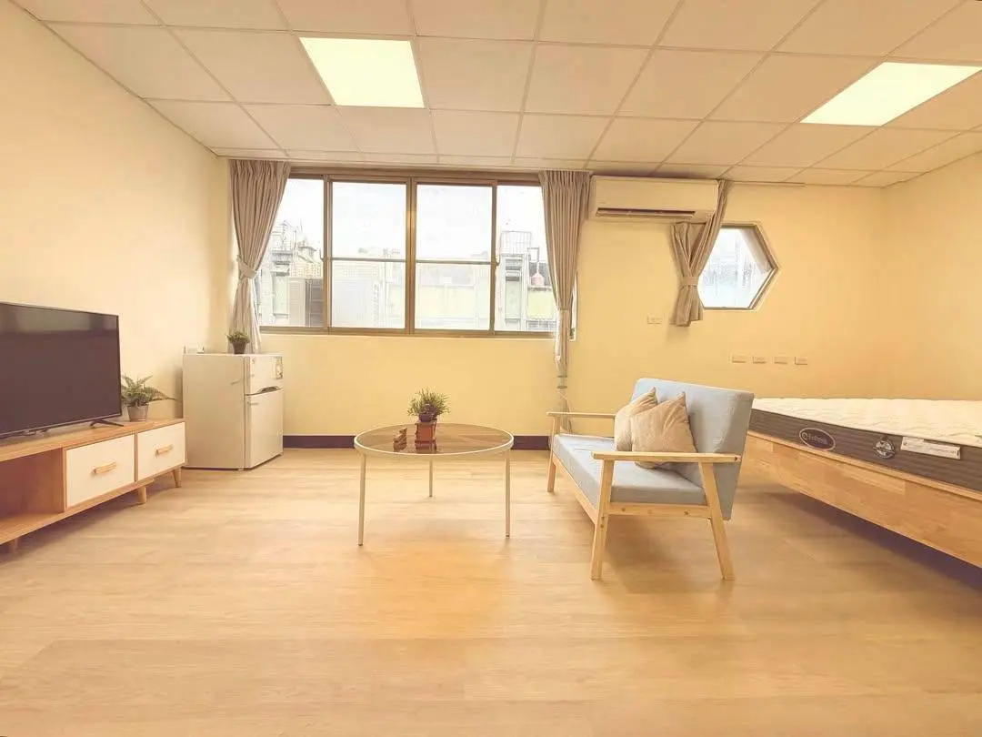 Room for rent in Wanhua District, Taipei City | NT$ 24 000 | 8 ping slide 2