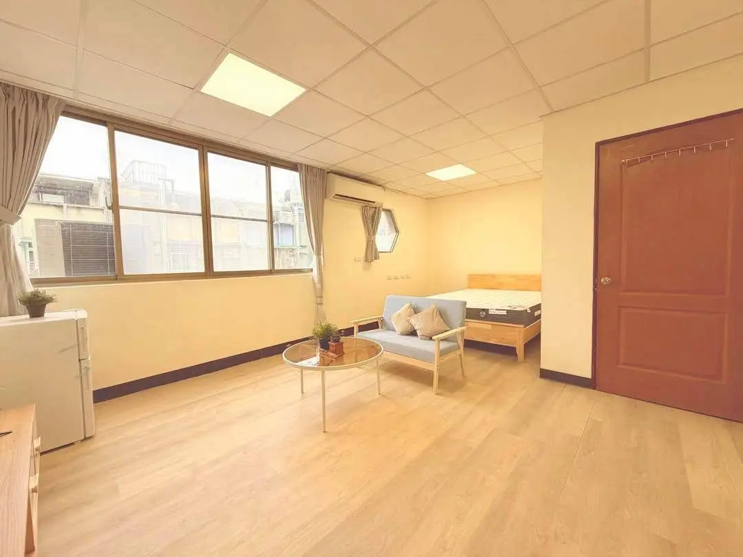 Room for rent in Wanhua District, Taipei City | NT$ 24 000 | 8 ping slide 6