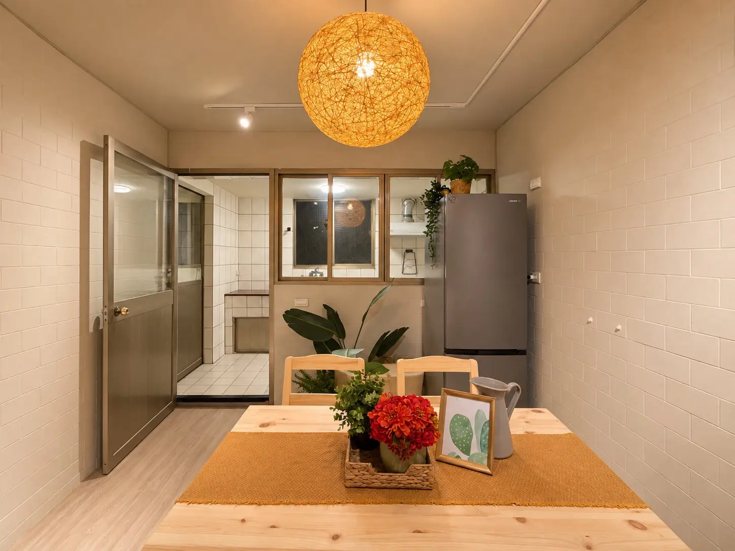 Room for rent in Zhongshan District, Taipei City | NT$ 26 800 | 3 ping slide 0