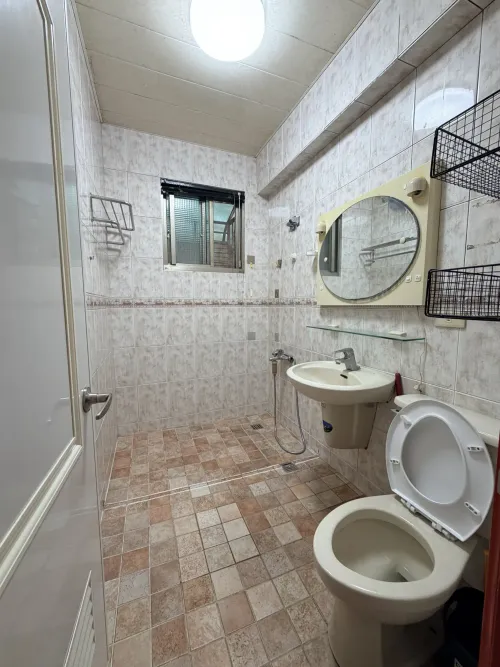 Apartment for rent NT$ 42 000 - Lane 76, Section 1, Zhonghua Road - 3 bedrooms