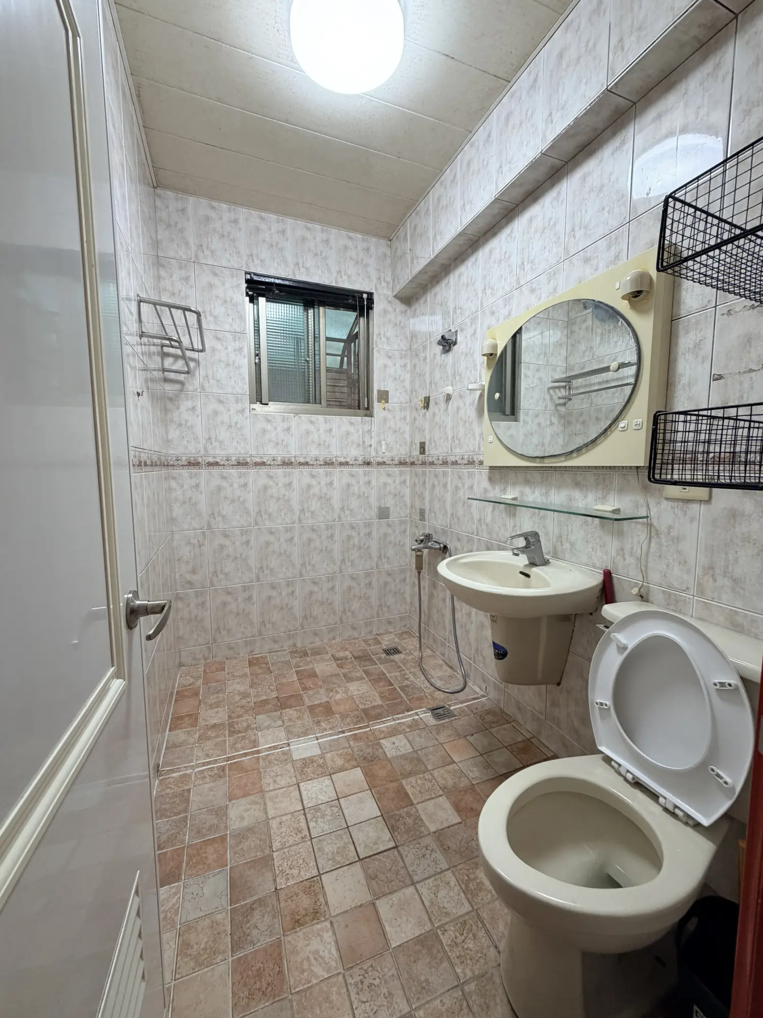 3 bedrooms apartment for rent in Wanhua District, Taipei City | NT$ 42 000 | 38 ping slide 10
