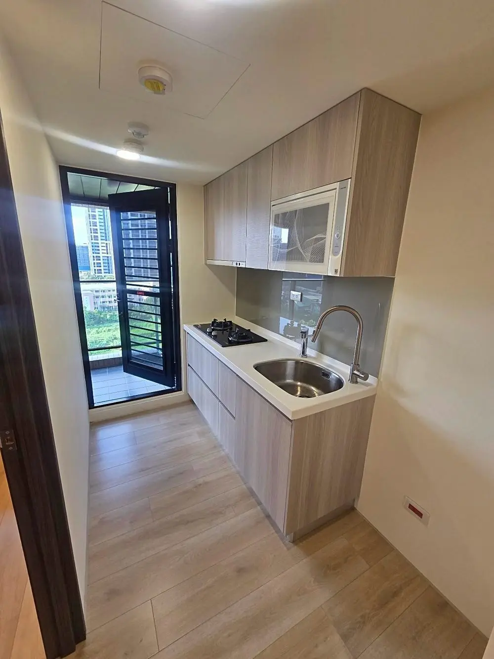 2 bedrooms apartment for rent in Sanchong District, New Taipei City | NT$ 35 000 | 16 ping slide 2