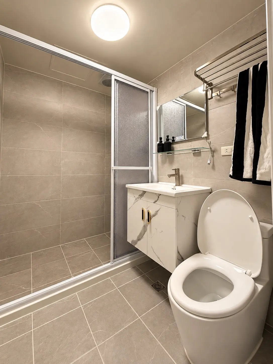 Room for rent in Zhongshan District, Taipei City | NT$ 26 800 | 3 ping slide 4