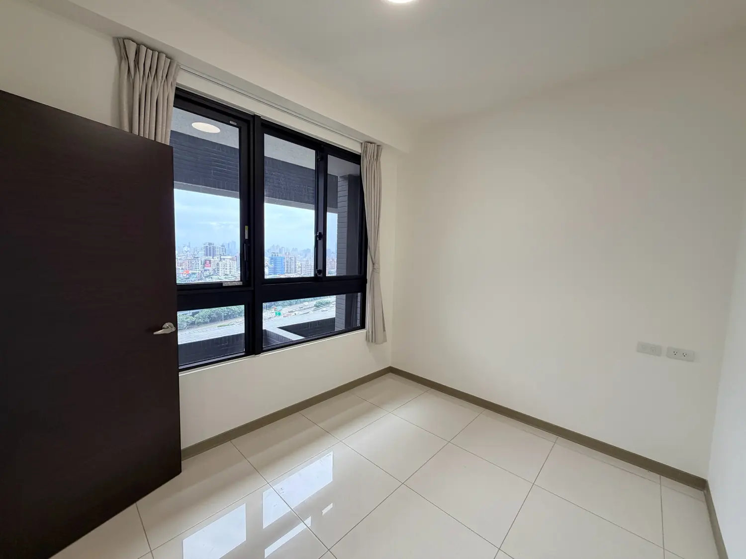 3 bedrooms apartment for rent in Sanchong District, New Taipei City | NT$ 46 000 | 21 ping slide 10