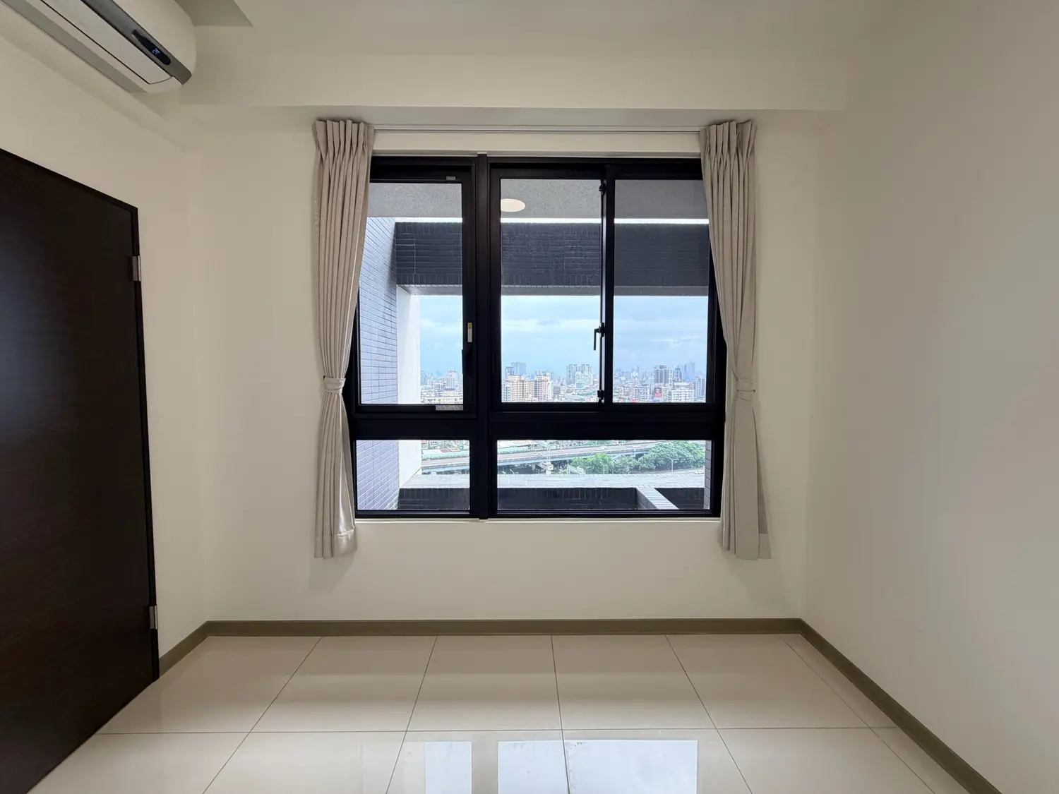 3 bedrooms apartment for rent in Sanchong District, New Taipei City | NT$ 46 000 | 21 ping slide 11