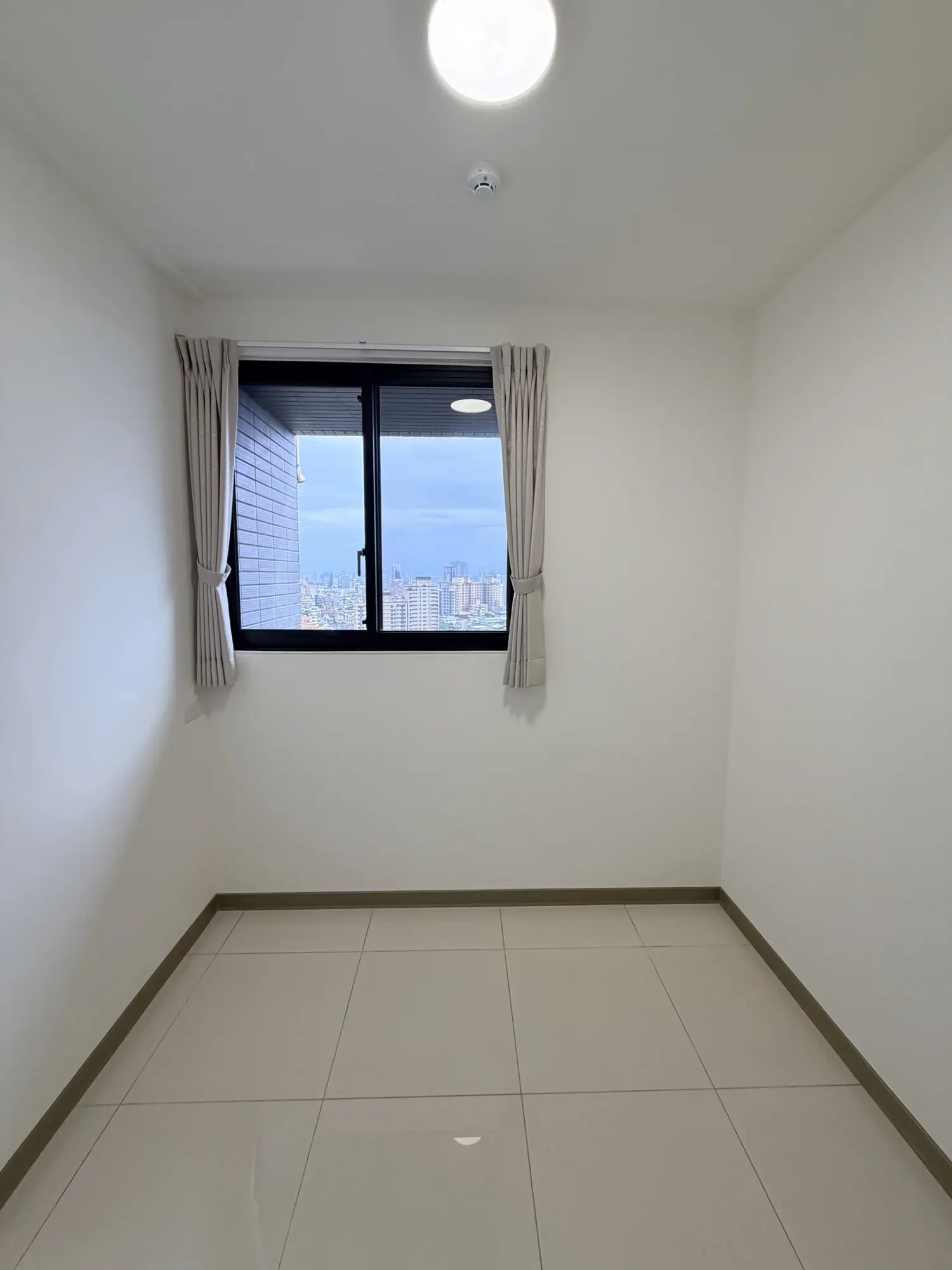 3 bedrooms apartment for rent in Sanchong District, New Taipei City | NT$ 46 000 | 21 ping slide 8