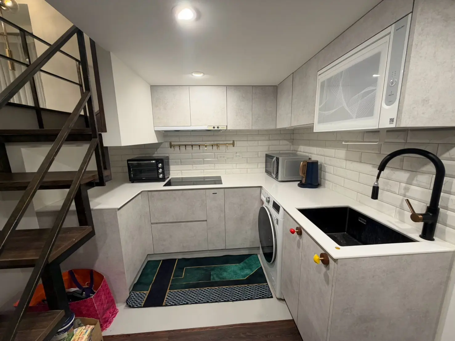 Studio apartment for rent in Datong District, Taipei City | NT$ 50 000 | 28 ping slide 2
