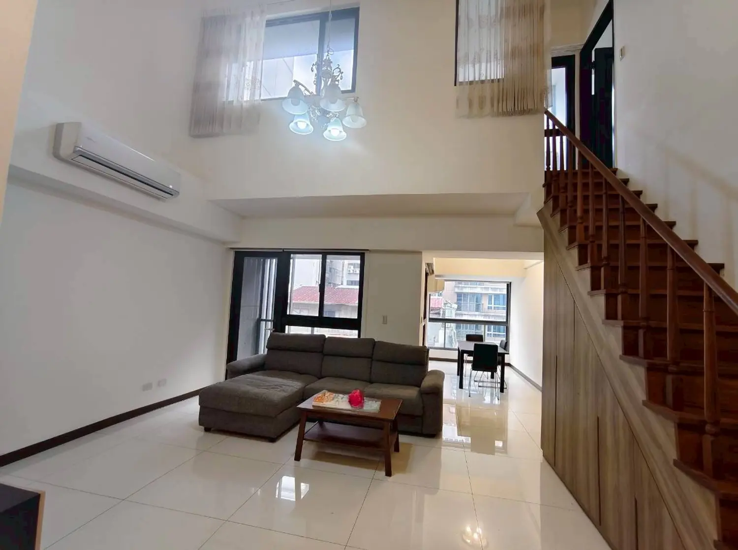 3 房 公寓 出租 TWD 138 000 - 75 坪 - 中山區, 台北市 slide 0