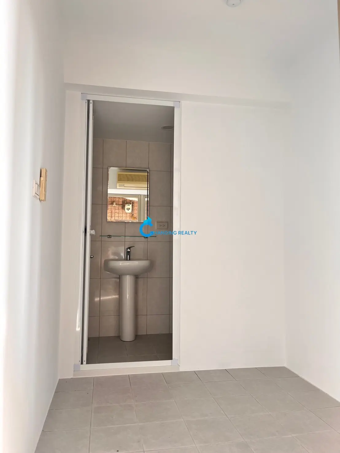 4 bedrooms apartment for rent in Shilin District, Taipei City | NT$ 120 000 | 92 ping slide 12