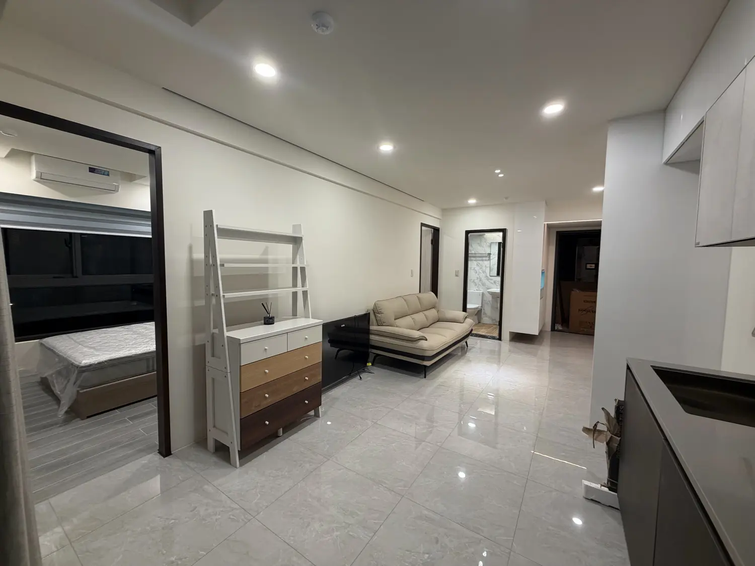 2 bedrooms apartment for rent in Sinsing District, Kaohsiung City | TWD 32 000 | 19 ping slide 2