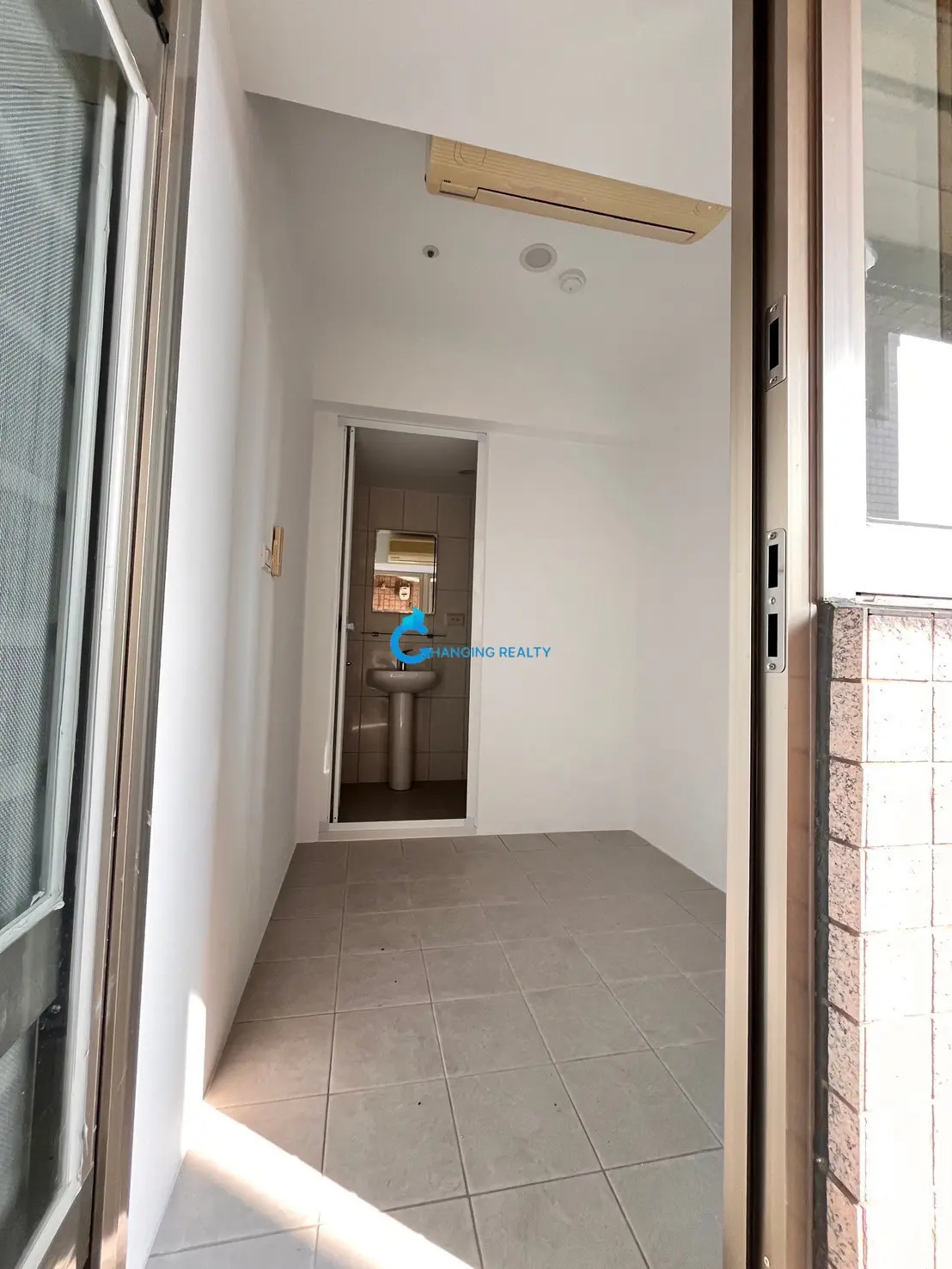 4 bedrooms apartment for rent in Shilin District, Taipei City | NT$ 120 000 | 92 ping slide 13