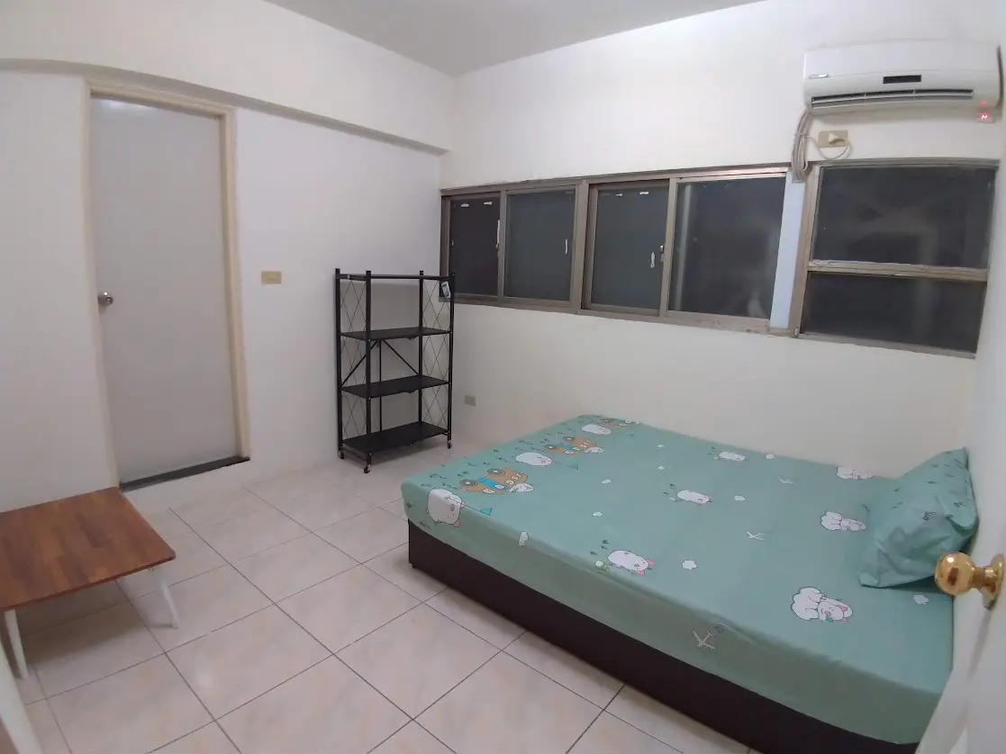 4 bedrooms apartment for rent in Zhongzheng District, Taipei City | NT$ 36 800 | 25 ping slide 8