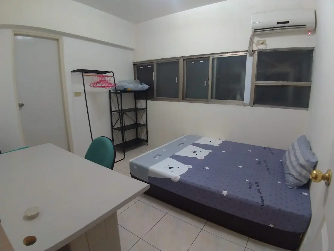 Room for rent in Zhongzheng District, Taipei City | NT$ 12 500 | 4 ping slide 0