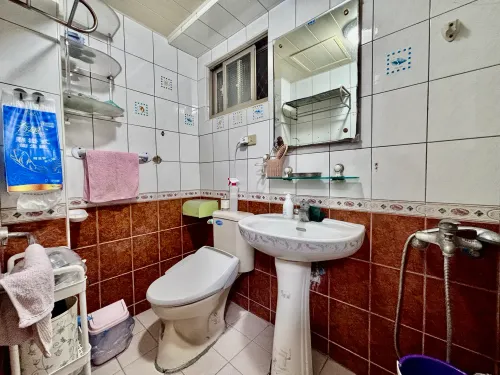 Street shop for sale in Zuoying District, Kaohsiung City | NT$ 16 880 000 | 31 ping slide 2