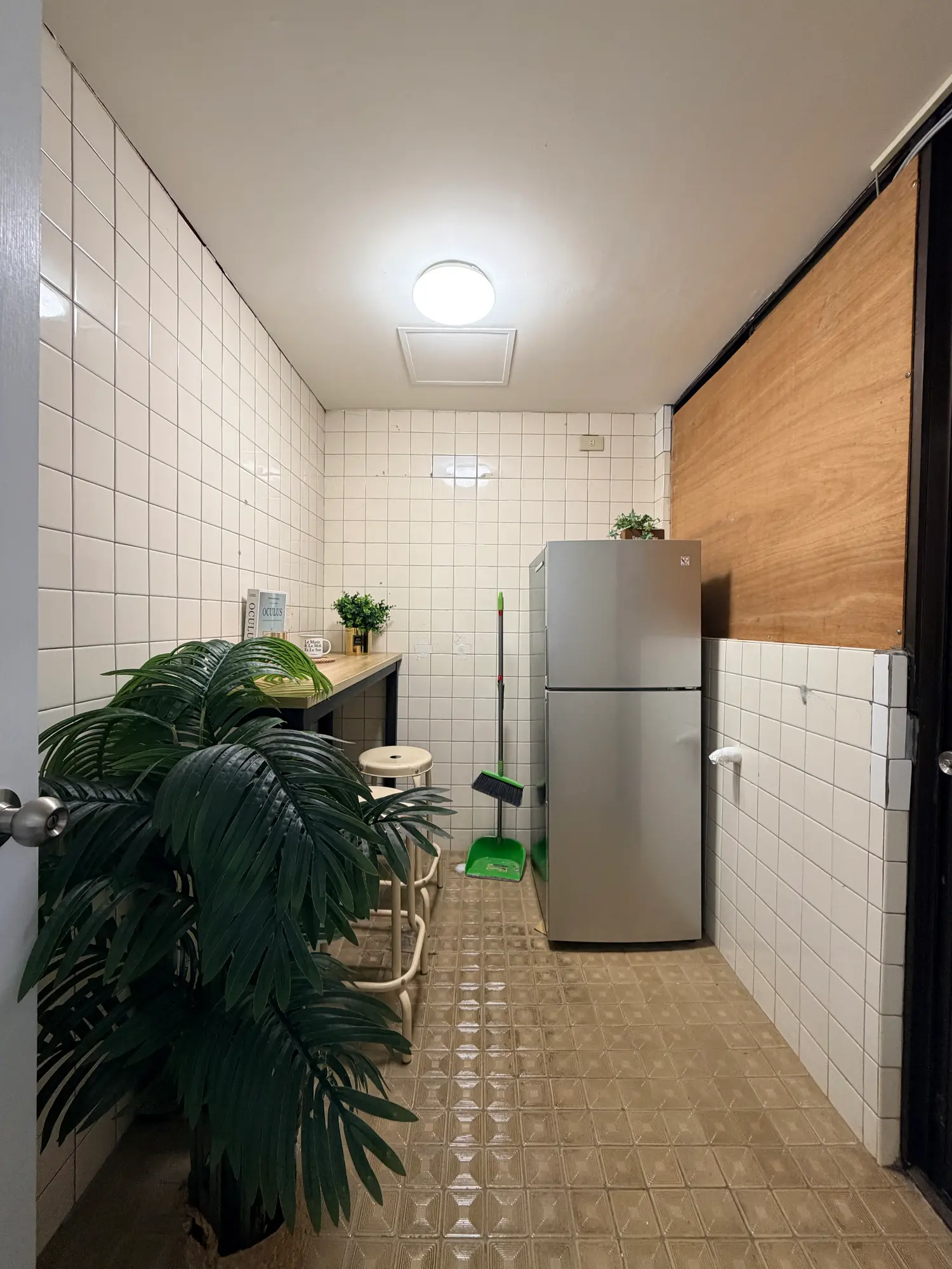 Room for rent in Zhongshan District, Taipei City | NT$ 12 800 | 2 ping slide 4