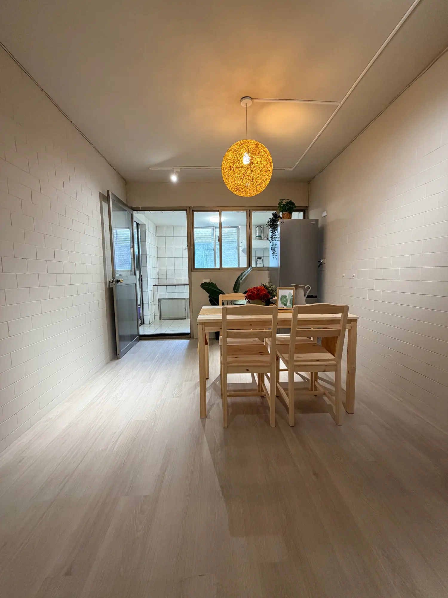 Room for rent in Zhongshan District, Taipei City | NT$ 19 800 | 6 ping slide 3