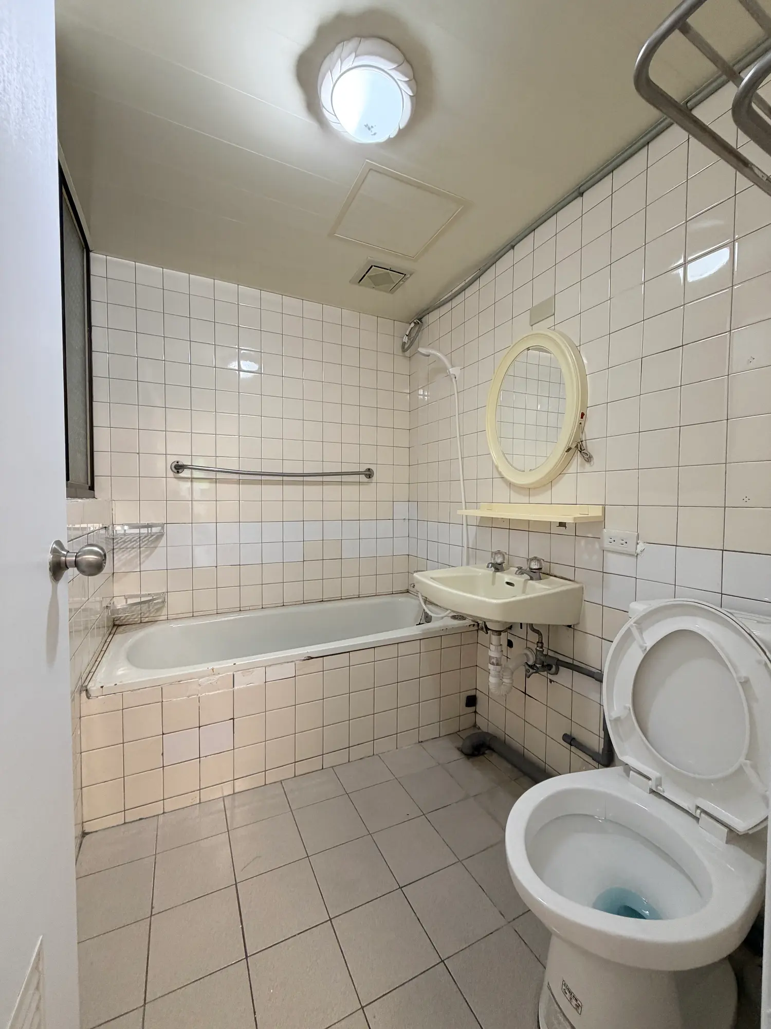 Room for rent in Zhongshan District, Taipei City | NT$ 12 800 | 2 ping slide 5