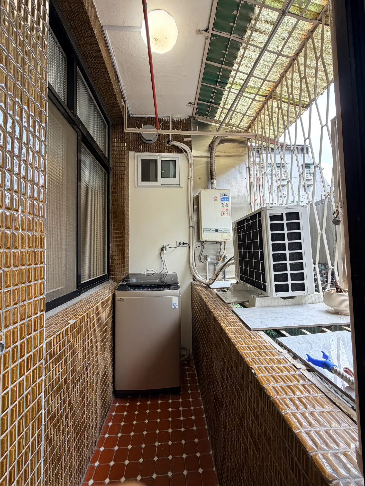Room for rent in Xinyi District, Taipei City | NT$ 14 800 | 4 ping slide 11