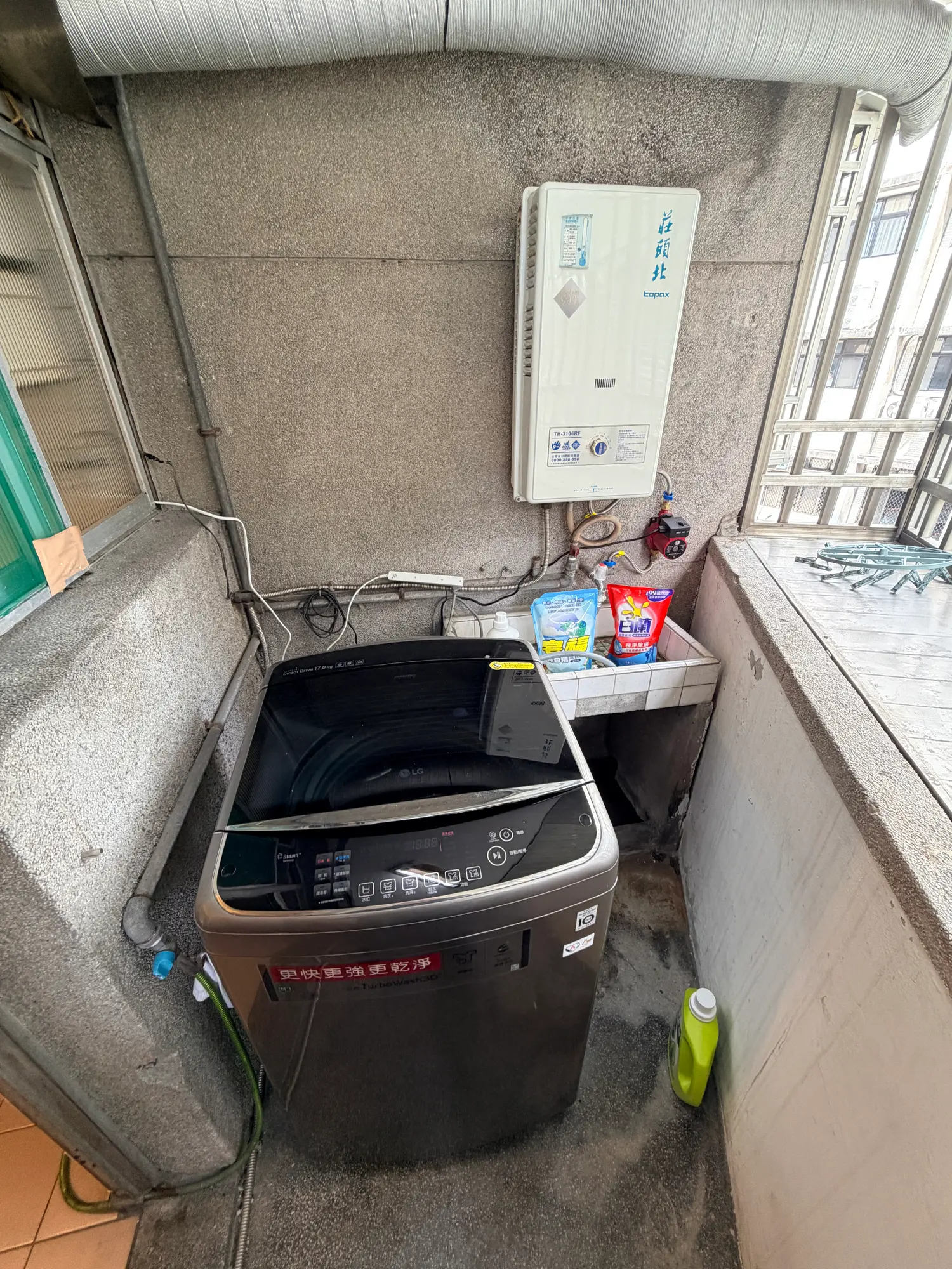 Room for rent in Daan District, Taipei City | NT$ 17 000 | 4 ping slide 10